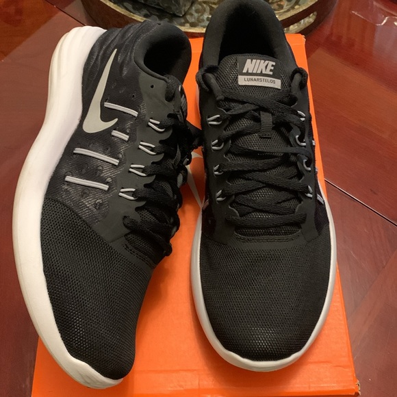 NIB Men’s Nike Air Monarch IV Sneakers. Size 10.5W - Picture 3 of 10